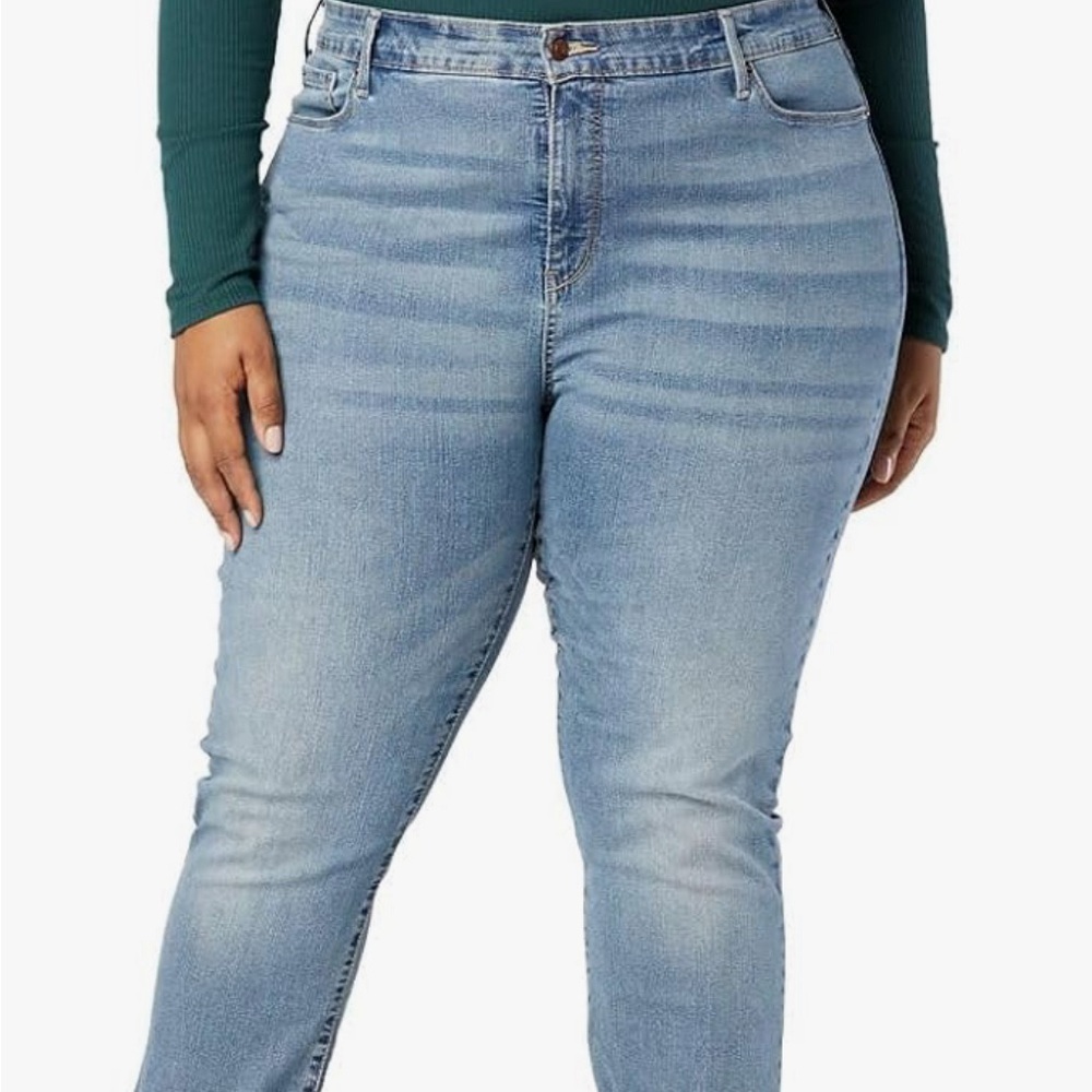 Signature by Levi Strauss & Co. Gold Women's Curvy Jeans